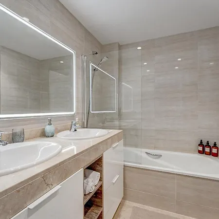 מלון Elegance Luxury
